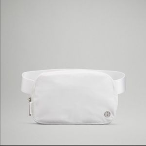 NWT lululemon everywhere belt bag white